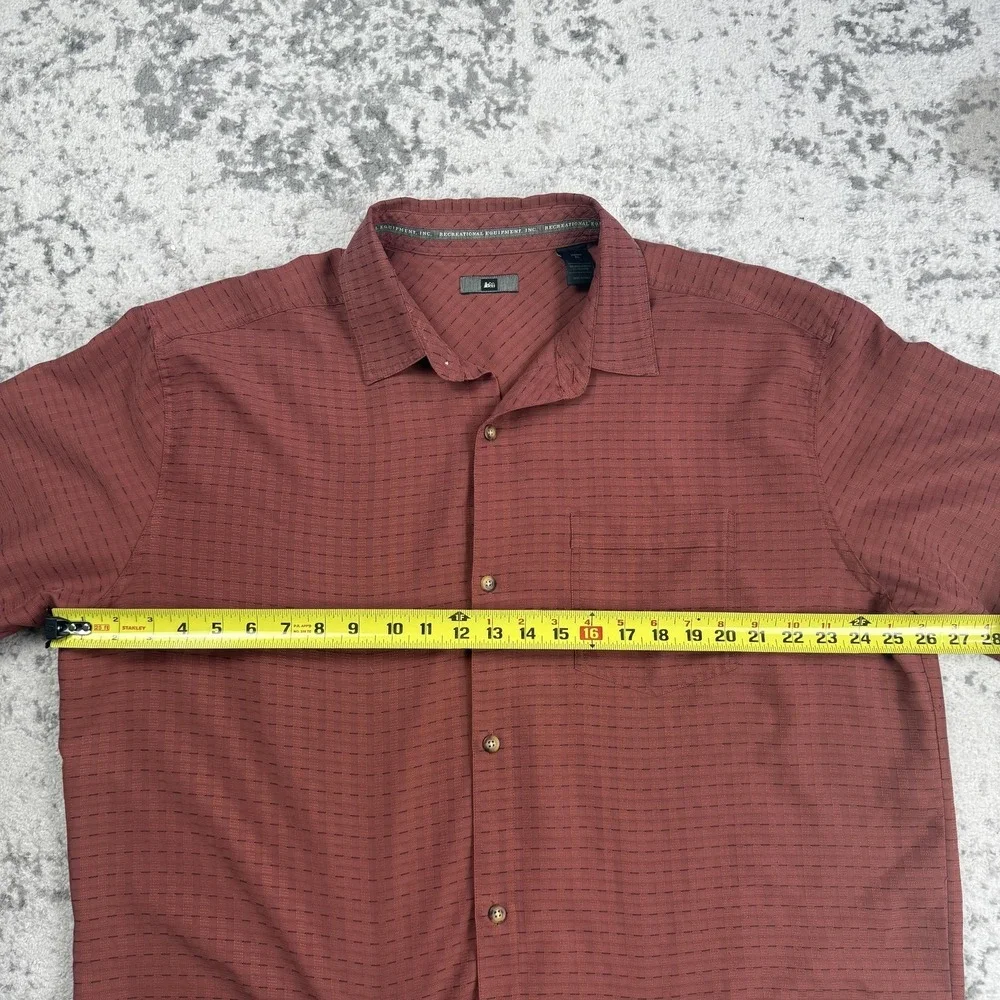 REI Shirt Mens XL Red Geometric Short Sleeve Button Up Casual Outdoor